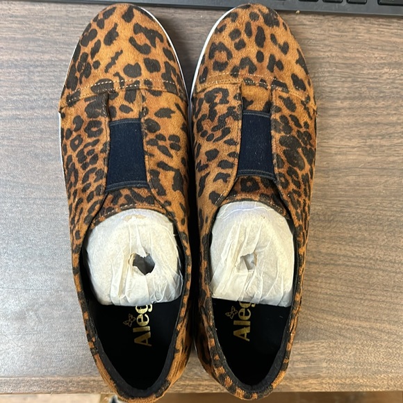 Alegria by PG Lite Posy Slip on Sneaker Leopard Vegan Leather - Picture 2 of 3